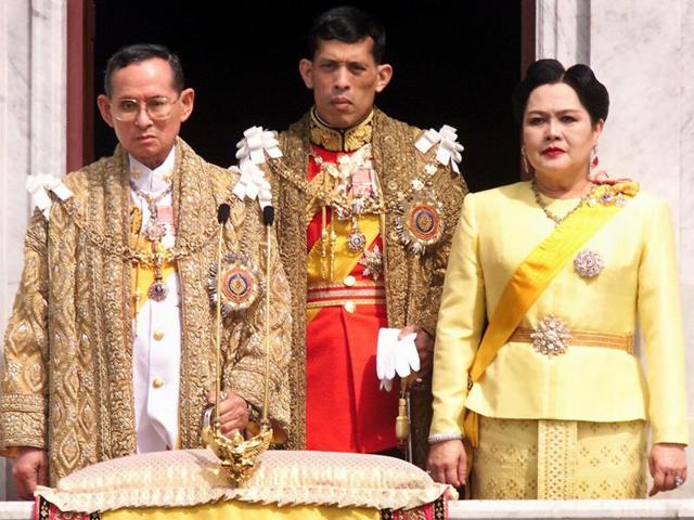 This file photo taken on December 5, 1999 shows (L-R) Thai King Bhumibol Adulyadej, Crown Prince Maha Vajiralongkorn and Queen Sirikit appearing at a balcony of Anantasamakom Throne Hall in Bangkok to mark the King's birthday. (AFP)