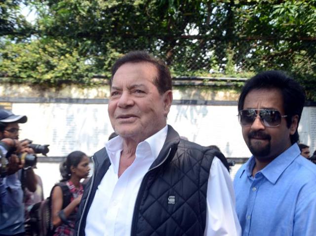 Salim Khan during the funeral of Shilpa Shetty's father Surendra Shetty. (IANS Photo) Salim Khan during the funeral of Shilpa Shetty's father Surendra Shetty. (IANS Photo)