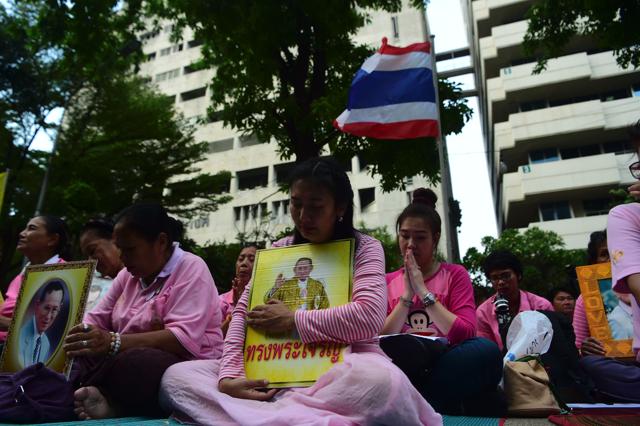 Well-wishers of king Bhumibol Adulyadej pray at Siriraj Hospital. (AFP) Well-wishers of king Bhumibol Adulyadej pray at Siriraj Hospital. (AFP)