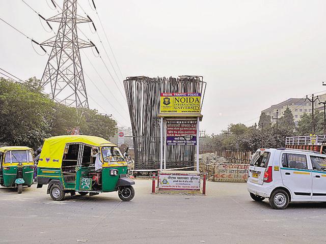 Noida, India - December 01, 2015: Traffic beat box without a constable just opposite Transport Office on Master Plan 2 Road, in Noida, India, on Tuesday , December 01, 2015.(Photo by Sunil Ghosh / Hindustan Times) Noida, India - December 01, 2015: Traffic beat box without a constable just opposite Transport Office on Master Plan 2 Road, in Noida, India, on Tuesday , December 01, 2015.(Photo by Sunil Ghosh / Hindustan Times)