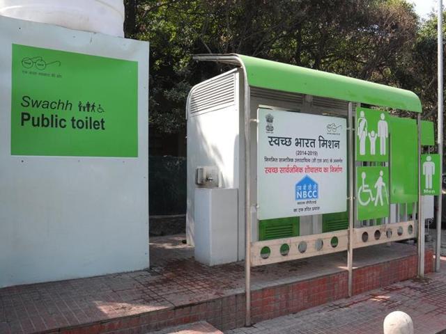 South Delhi Municipal Corporation is responsible for maintaining 600 toilets and urinals. (HT File Photo) South Delhi Municipal Corporation is responsible for maintaining 600 toilets and urinals. (HT File Photo)