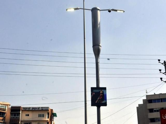 Indore mayor Malini Gaud inaugurates a ‘smart’ pole at Zanjeerwala Square on Thursday. (Arun Mondhe / HT photo) Indore mayor Malini Gaud inaugurates a ‘smart’ pole at Zanjeerwala Square on Thursday. (Arun Mondhe / HT photo)
