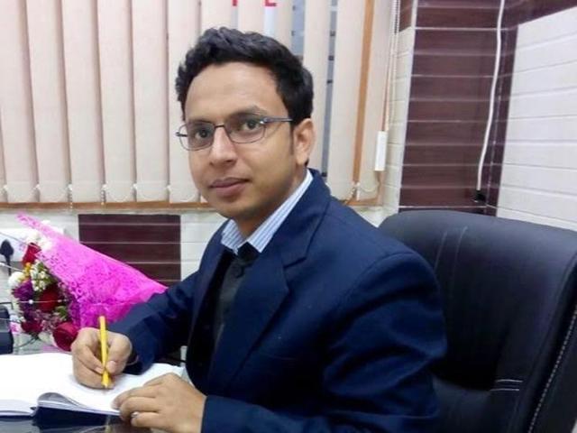 Navin Prakash: A teacher by profession, this 26-year- old man is originally from Bihar and enjoys reading, listening music and writing. What lessons will this teacher impart?