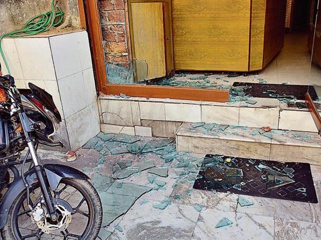 Several people pelted stones at the hotel after the police arrived to rescue the girl.(HT Photo)