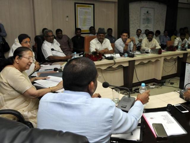 LS Speaker and Indore MP Sumitra Mahajan reviews city’s development projects on Thursday.(Arun Mondhe/ HT)