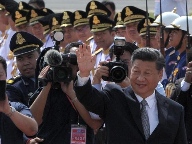 Chinese President Xi Jinping waves to Cambodian students and officials before departing from Phnom Penh international airport on Friday. (AFP) Chinese President Xi Jinping waves to Cambodian students and officials before departing from Phnom Penh international airport on Friday. (AFP)