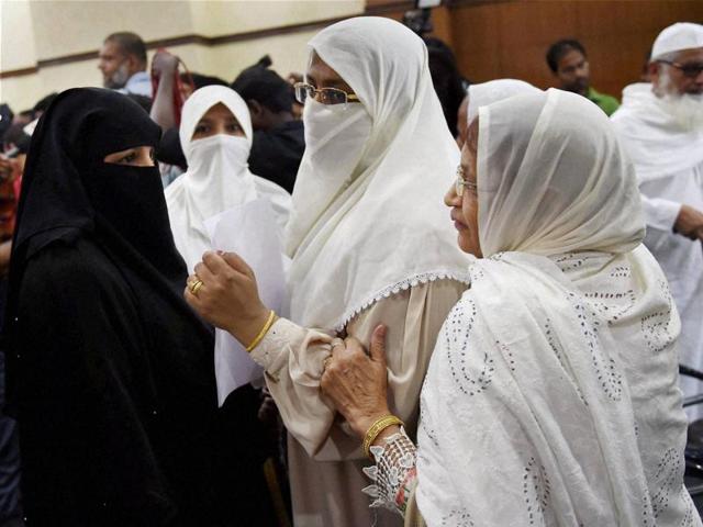 Muslim women during All India Muslim Personal Law Board's press conference in New Delhi.(PTI Photo) Muslim women during All India Muslim Personal Law Board's press conference in New Delhi.(PTI Photo)