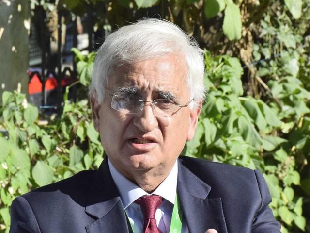Salman Khurshid talking to media at Khushwant Singh Litfest 2016 at Kasauli, Himachal Pradesh on Friday. (Anil Dayal/HT)