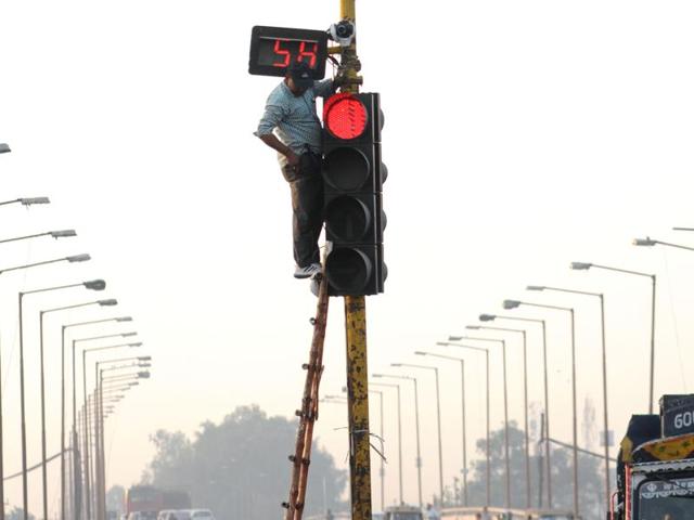 A CCTV camera being put up at the bus stand chowk in Patiala on Thursday.(Bharat Bhushan/HT Photo)