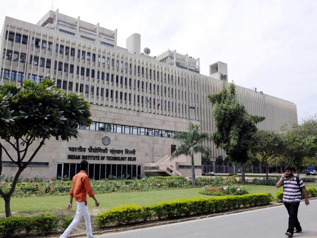 Seven top IITs will get a free hand to fix fee structures - Hindustan Times