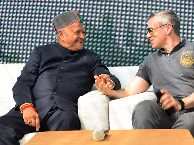 Chief minister Virbhadra Singh with former chief minister of Jammu and Kashmir Omar Abdullah during the Khushwant Singh Litefest 2016 at Kasauli , on Friday. (HT Photo)