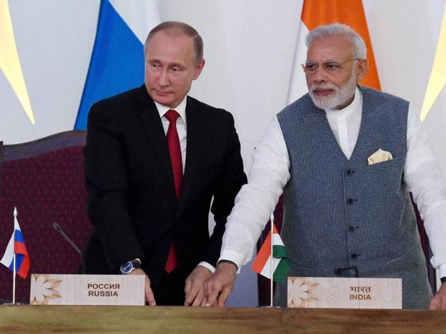 Prime Minister Narendra Modi with Russian President Vladimir Putin, laying the foundation concrete of the Kudankulam Nuclear Power Plant units 3 & 4 at the agreement exchange ceremony after the 17th India-Russia annual summit meet in Benaulim, Goa on Saturday.(PTI)