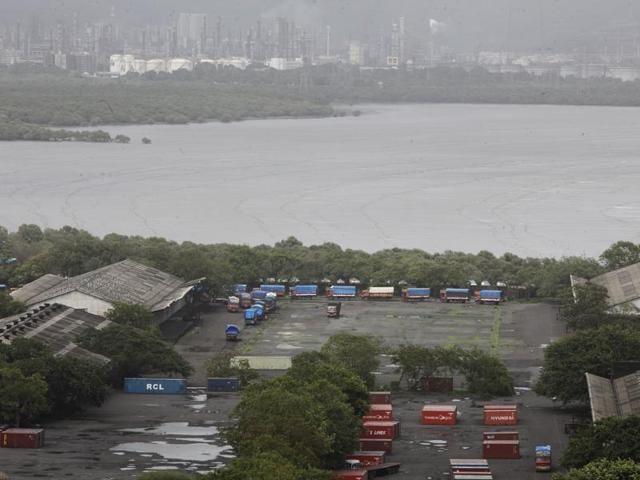 The MbPT, which has owns 1,800 acres covering 28km along the Eastern coastline — from Colaba to Dadar — is likely to be developed in phases(HT File Photo)