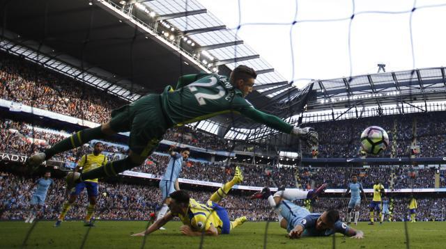 Manchester City's Nolito scores their first goal as Everton's Maarten Stekelenburg attempts to save. (REUTERS) Manchester City's Nolito scores their first goal as Everton's Maarten Stekelenburg attempts to save. (REUTERS)