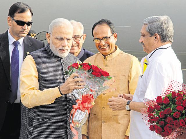 Bhopal, India - Oct. 14, 2016: Chief minister Shivraj Singh Chouhan presenting a replica of Shaurya Smarak to Prime Minister Narendra Modi during ex servicemen rally at Lal Parade ground in Bhopal, India, on Friday, October 14, 2016. (Photo by Mujeeb Faruqui/ Hindustan Times) (Mujeeb Faruqui/HT photo) Bhopal, India - Oct. 14, 2016: Chief minister Shivraj Singh Chouhan presenting a replica of Shaurya Smarak to Prime Minister Narendra Modi during ex servicemen rally at Lal Parade ground in Bhopal, India, on Friday, October 14, 2016. (Photo by Mujeeb Faruqui/ Hindustan Times) (Mujeeb Faruqui/HT photo)