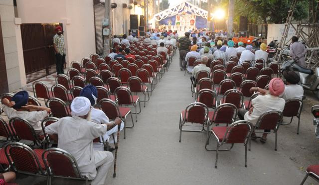LUKEWARM RESPONSE: Empty chairs at AAP rally in Patiala on friday. (HT PHOTO)