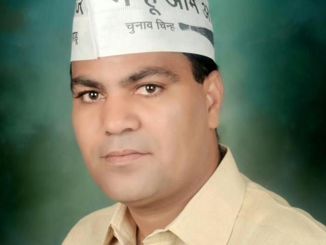 A Delhi Police team arrested AAP’s Delhi MLA and Gujarat in-charge Gulab Singh in Surat on Sunday(Twitter)