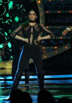 Deepika Padukone on Bigg Boss 10 stage. (COLORS) Deepika Padukone on Bigg Boss 10 stage. (COLORS)