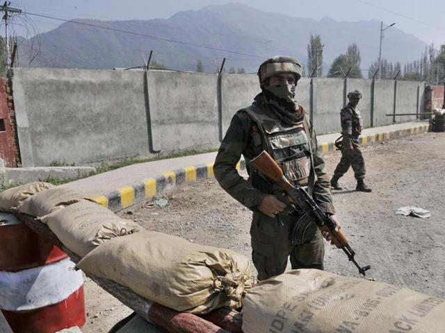 An army soldier stands guard near a check post outside Badami Bagh cantonment of the Indian Army in Srinagar. Sources said militants who attacked the Uri army camp had scaled the fence at the LoC using a ladder. (Waseem Andrabi/HT File Photo) An army soldier stands guard near a check post outside Badami Bagh cantonment of the Indian Army in Srinagar. Sources said militants who attacked the Uri army camp had scaled the fence at the LoC using a ladder. (Waseem Andrabi/HT File Photo)