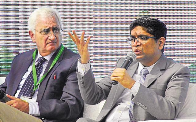Ex-Union minister Salman Khurshid with historian Venkat Dhulipala. (KARUN SHARMA/HT)