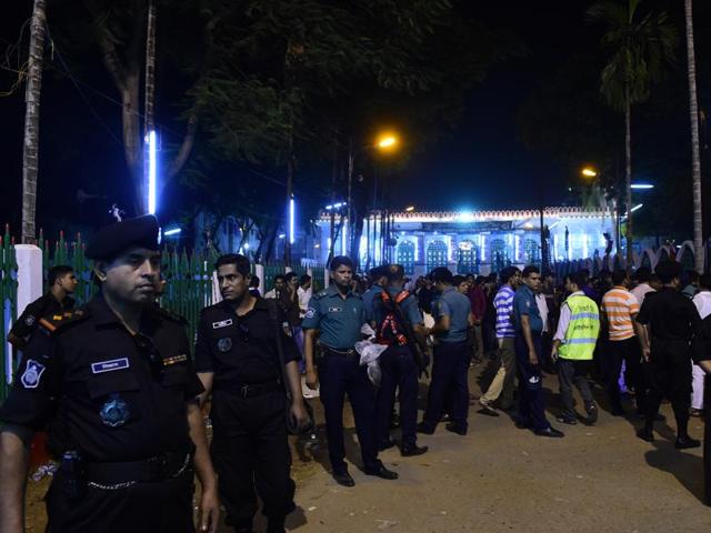 Bangladeshi security personnel stand guard after a small bomb exploded outside Bangladesh capital's main Shia religious site in Dhaka on October 24, 2015. (AFP File) Bangladeshi security personnel stand guard after a small bomb exploded outside Bangladesh capital's main Shia religious site in Dhaka on October 24, 2015. (AFP File)