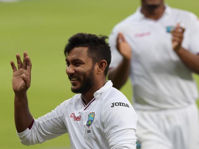 Yasir Shah became the second joint-fastest bowler to take 100 wickets in Test cricket.(AFP)