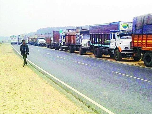 Not having good roads has a negative effect for the economy. It hampers the movement of goods and people, perpetuating regional imbalances in the country as well as within regions (HT) Not having good roads has a negative effect for the economy. It hampers the movement of goods and people, perpetuating regional imbalances in the country as well as within regions (HT)