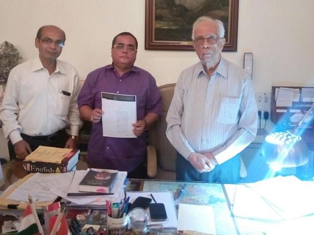 Milan Bhowmik (centre) with Bengal governor Keshari Nath Tripathi.(Milan Bhowmik)