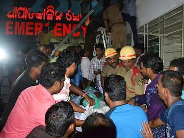 Rescue work underway at the SUM Medical College Hospital in Bhubaneshwar where a fire broke out on Monday.(HT)