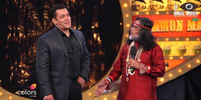 Swamiji talks to Salman Khan before entering the Bigg Boss 10 house. Swamiji talks to Salman Khan before entering the Bigg Boss 10 house.