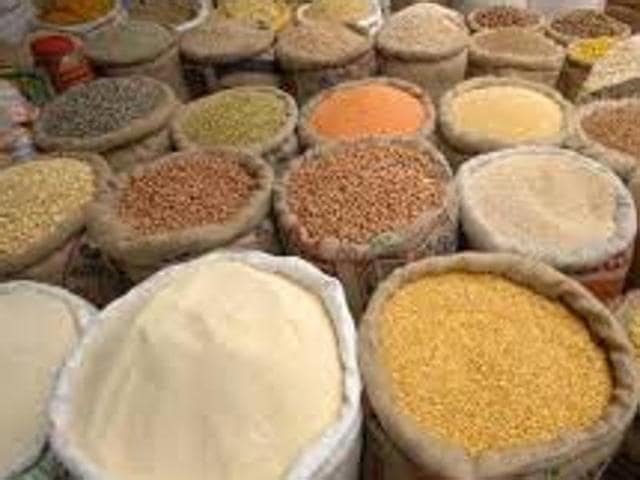 No legislation to take action against traders or middlemen has made it difficult for the state government to control prices. (HT FILE PHOTO) No legislation to take action against traders or middlemen has made it difficult for the state government to control prices. (HT FILE PHOTO)