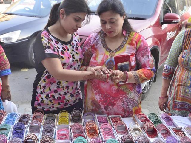 Women buy bangles on the eve of Karva Chauth at Lawrence Road in Amritsar on Tuesday. (Gurpreet Singh/HT)