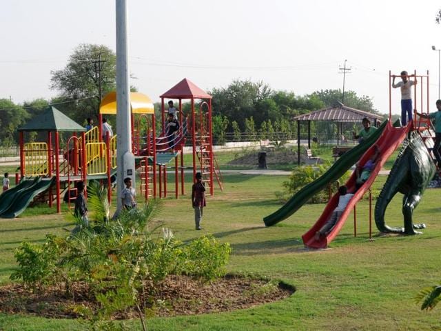 He had to take shelter in the neighbourhood park, while his friends were helping him with food. (Representative photo) He had to take shelter in the neighbourhood park, while his friends were helping him with food. (Representative photo)