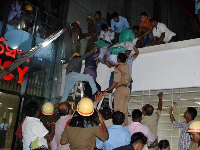 Rescue work underway at the SUM Medical College Hospital in Bhubaneshwar where a fire broke out on Monday.(HT Photo)