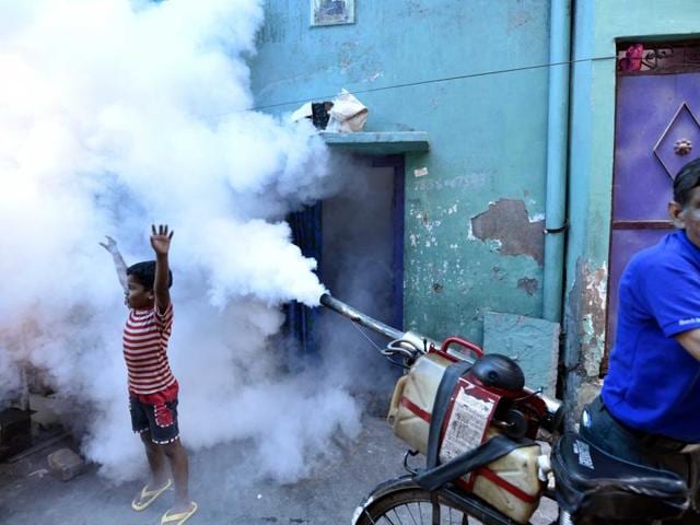 In the week ending October 15, Delhi-NCR reported 713 chikungunya cases, down from 1,419 over the week ending October 8.(Arun Sharma/HT File Photo) In the week ending October 15, Delhi-NCR reported 713 chikungunya cases, down from 1,419 over the week ending October 8.(Arun Sharma/HT File Photo)