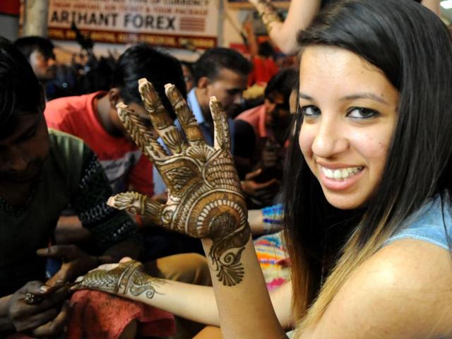 A woman shows off her mehendi in Patiala on Tuesday. (Bharat Bhsuhan/HT Photo)