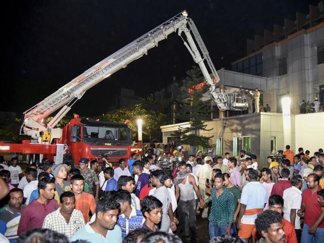Odisha chief minister Naveen Patnaik visits the patients of SUM Hospital where a fire broke out(PTI)