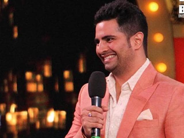 Karan Mehra talks to Salman Khan before entering Bigg Boss 10 house. Karan Mehra talks to Salman Khan before entering Bigg Boss 10 house.