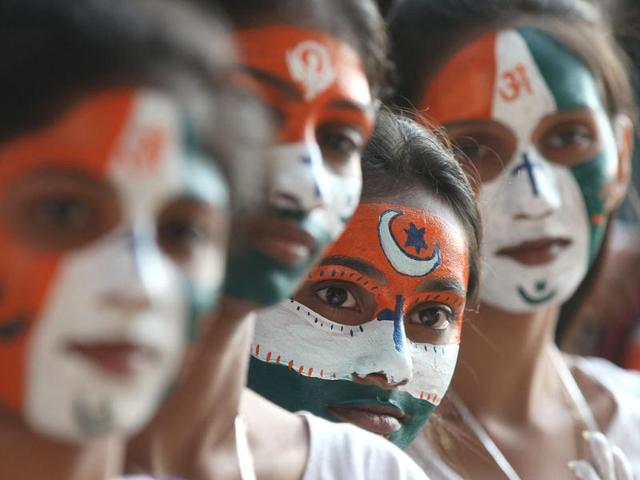 NSS volunteers participate in a peace and communal harmony rally to mark the 64th death anniversary of Mahatma Gandhi at Azad Maidan in Mumbai. HT/Kunal Patil