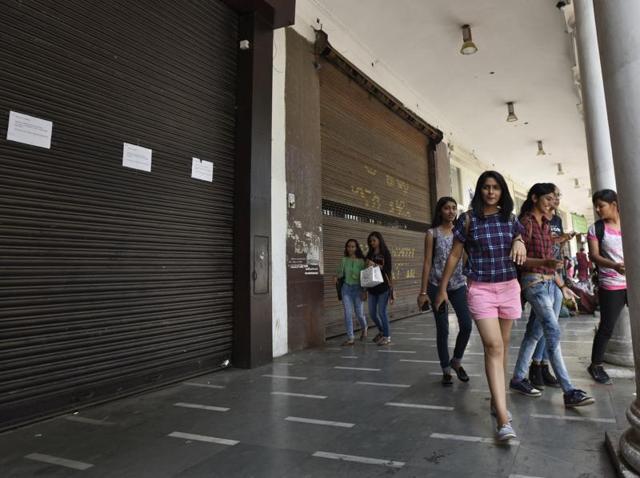 Shops in Khan Market closed due to call for strike by traders associations in New Delhi. (Ravi Choudhary /HT Photo) Shops in Khan Market closed due to call for strike by traders associations in New Delhi. (Ravi Choudhary /HT Photo)