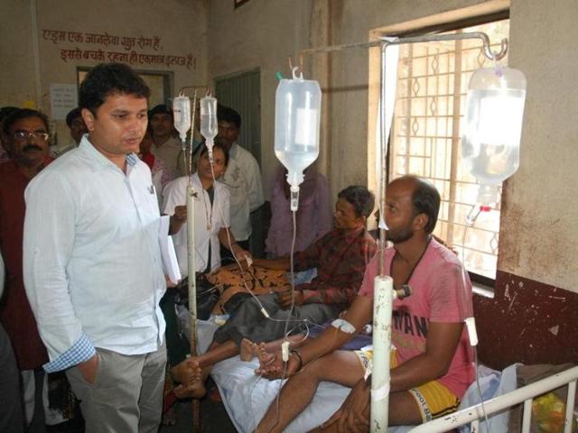 The affected people undergoing treatment.(Shankar Mourya/HT photo)