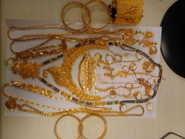 The jewellery is valued at Rs14.39 lakh. (HT PHOTO) The jewellery is valued at Rs14.39 lakh. (HT PHOTO)