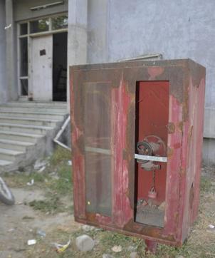 A rusted fire hydrant at Guru Nanak Dev Hospital, Amritsar on Tuesday. (Sameer Sehgal/HT Photo)