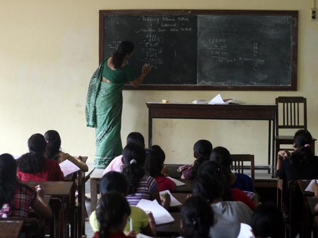 According to educationists, the state's refusal to hire new teachers has dissuaded students from taking up DEd. (HT PHOTO FOR REPRESENTATION) According to educationists, the state's refusal to hire new teachers has dissuaded students from taking up DEd. (HT PHOTO FOR REPRESENTATION)
