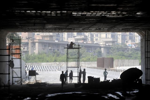 The underpass between Noida and Ghaziabad on NH-24. (Sunil Ghosh/HT Photo)