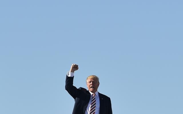 Republican presidential nominee Donald Trump steps off his plane for a rally at West Star Aviation in Grand Junction, Colorado. (AFP Photo) Republican presidential nominee Donald Trump steps off his plane for a rally at West Star Aviation in Grand Junction, Colorado. (AFP Photo)