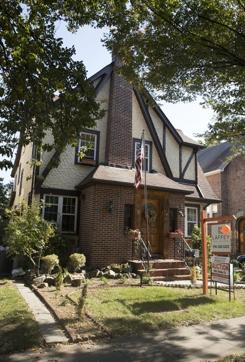 The exterior of a house in the Jamaica Estates neighbourhood of the Queens borough of New York, where Republican presidential candidate Donald Trump spent his early childhood. (AP) The exterior of a house in the Jamaica Estates neighbourhood of the Queens borough of New York, where Republican presidential candidate Donald Trump spent his early childhood. (AP)