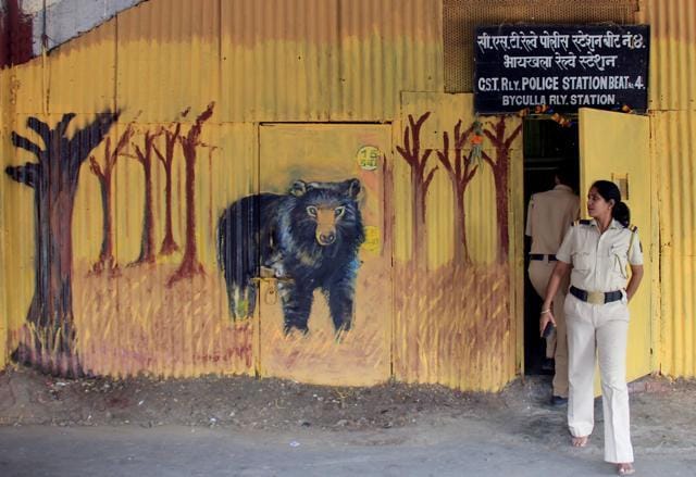 As Byculla houses the city zoo, the station has artwork on the environment and wildlife conservation, including paintings of tigers, monkeys, bears, deers, and more. (Bhushan Koyande/HT Photo ) As Byculla houses the city zoo, the station has artwork on the environment and wildlife conservation, including paintings of tigers, monkeys, bears, deers, and more. (Bhushan Koyande/HT Photo )