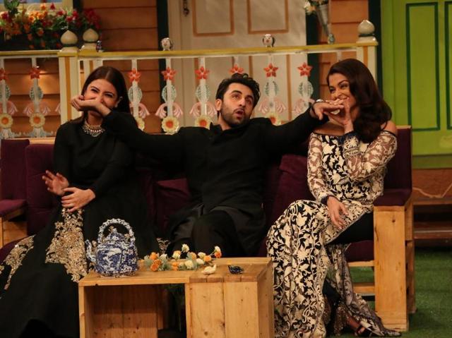 Aishwarya and Ranbir were joined by Anushka too. What is Ranbir trying to do here? Get them to sniff his wrists. (Sony Entertainment Television)