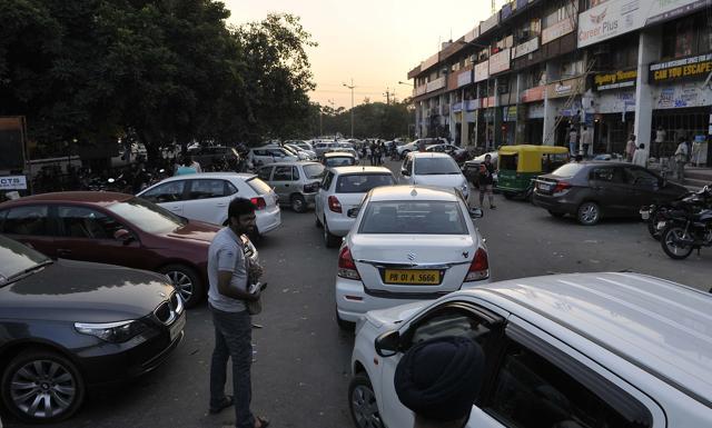 Parking chaos still remains a headache for visitors at the market. (Keshav Singh/HT Photo) Parking chaos still remains a headache for visitors at the market. (Keshav Singh/HT Photo)